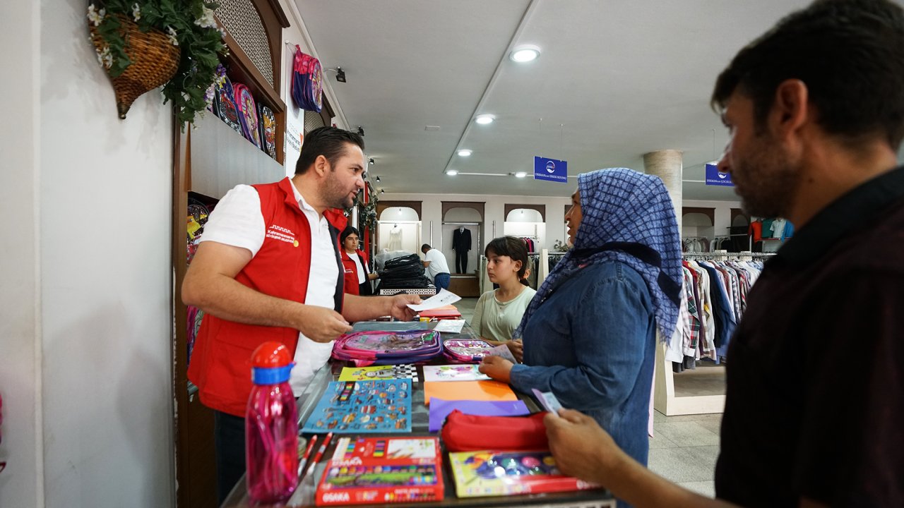 Kahramanmaraş’ta Belediye’den kırtasiye yardımı!