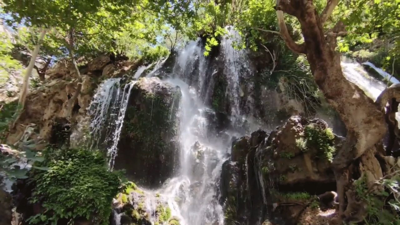 Kahramanmaraş’ın bilinmeyen güzelliği Savruk Mağarası ve Şelalesi!