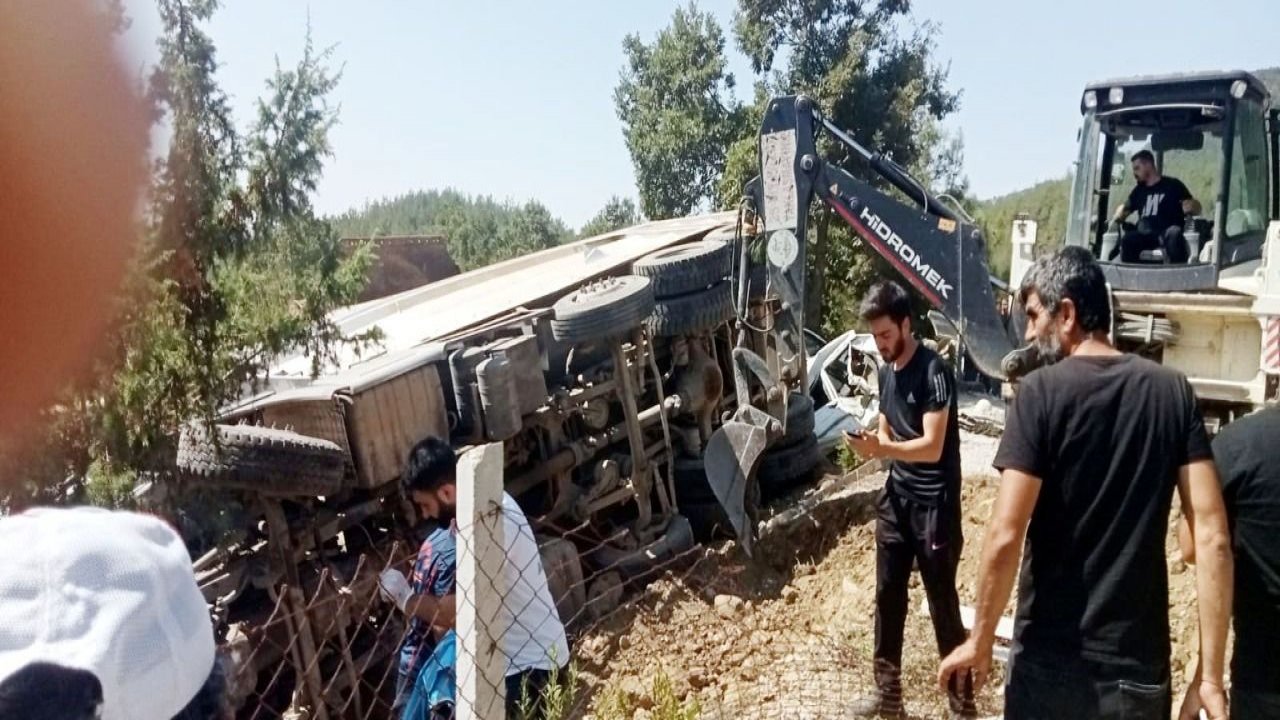 Kahramanmaraş'ta cenaze merasimine kamyon daldı! Ölü ve yaralılar var!