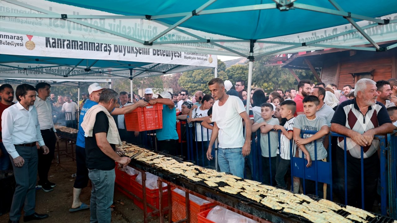 Kahramanmaraş'ta binlerce kişiye ücretsiz balık ekmek dağıtıldı!