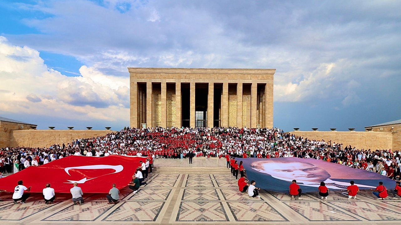 On binlerce Lösev’li Ata’nın huzuruna çıktı!