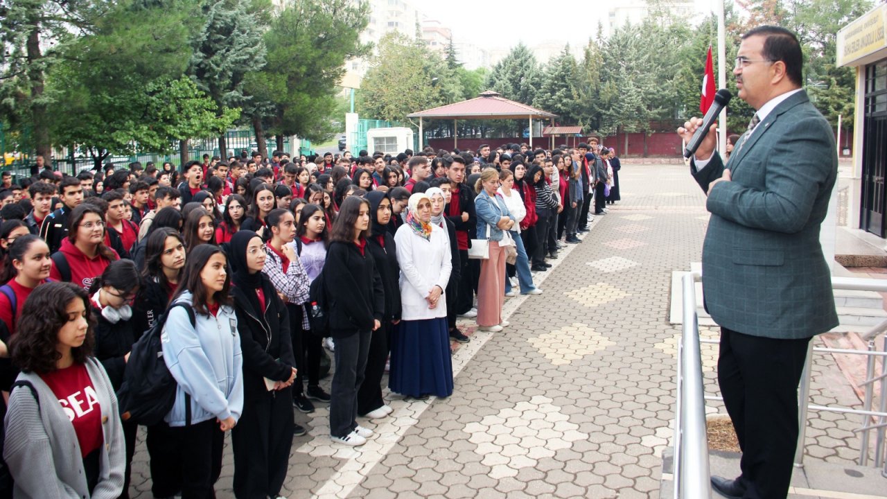 Milli Eğitim Müdürü Kahraman Süha Erler Lisesini Ziyaret Etti!