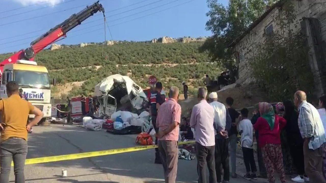 Gaziantep'te korkunç kaza! 6 kişi can verdi, 17 yaralı var!