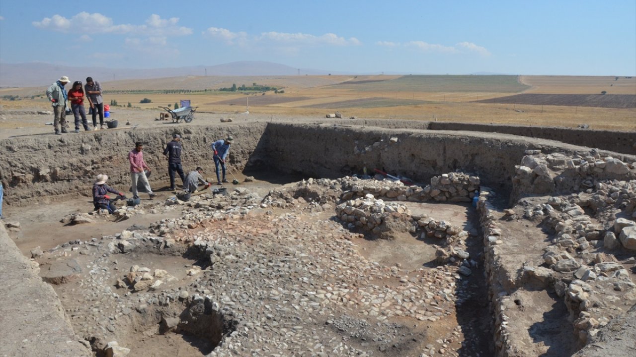 Kahramanmaraş'ta 2 bin 600 yıllık tabak bulundu!