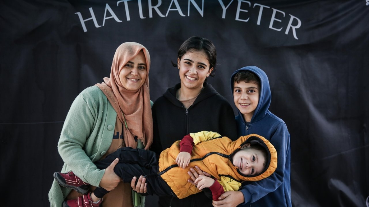 Kahramanmaraş’ta albümleri kaybolan depremzedeler hatıra fotoğrafı!