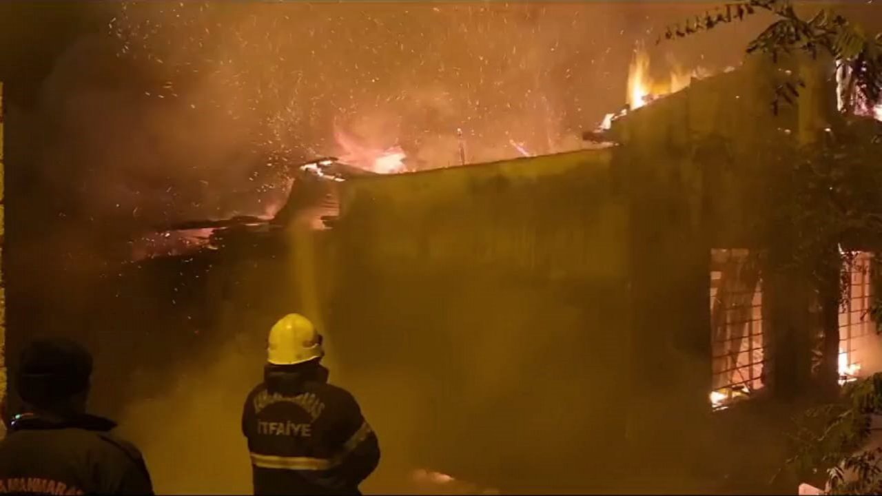 Kahramanmaraş’ta tarihi konak kül oldu!