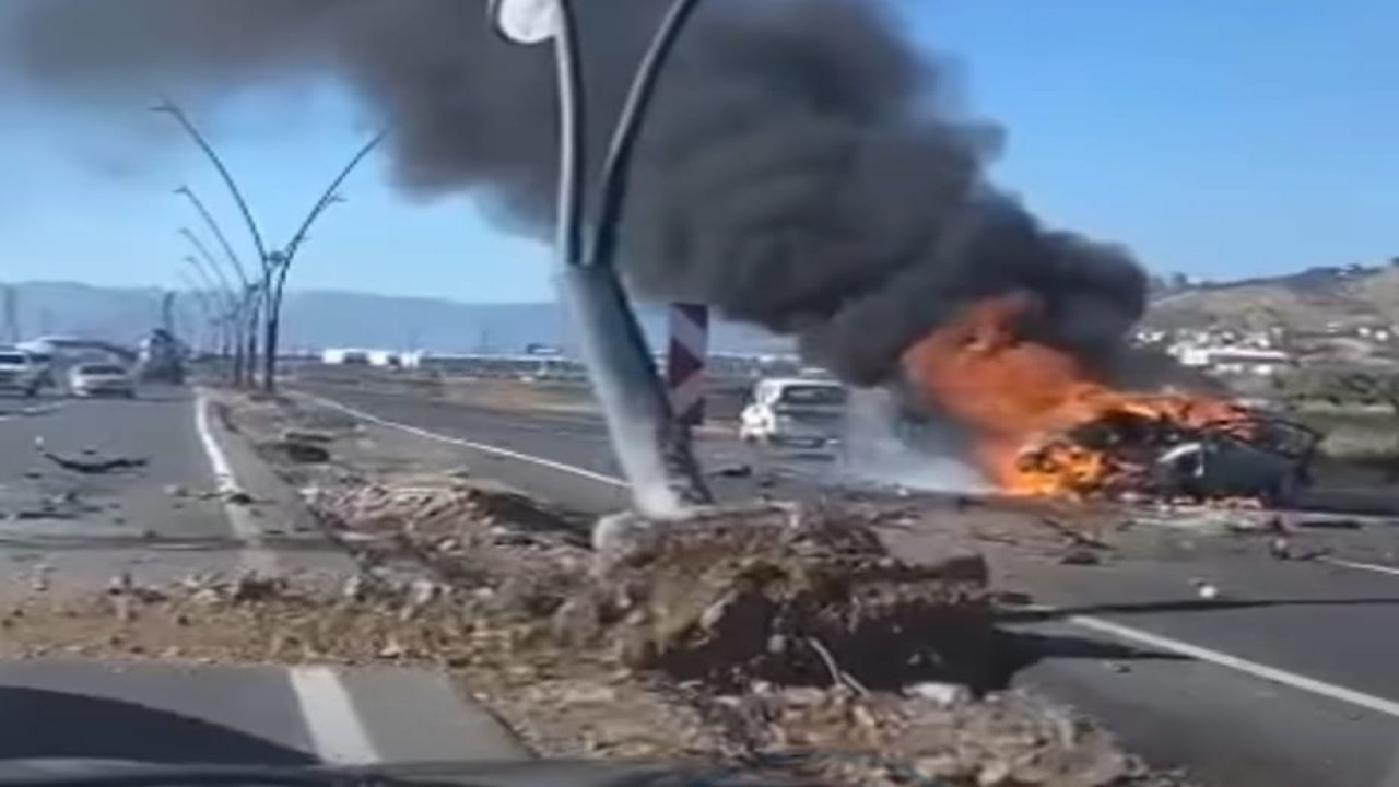 Kahramanmaraş’ta dehşete düşüren kaza! Direk yerinden söküldü, araç yandı, sürücü can verdi!