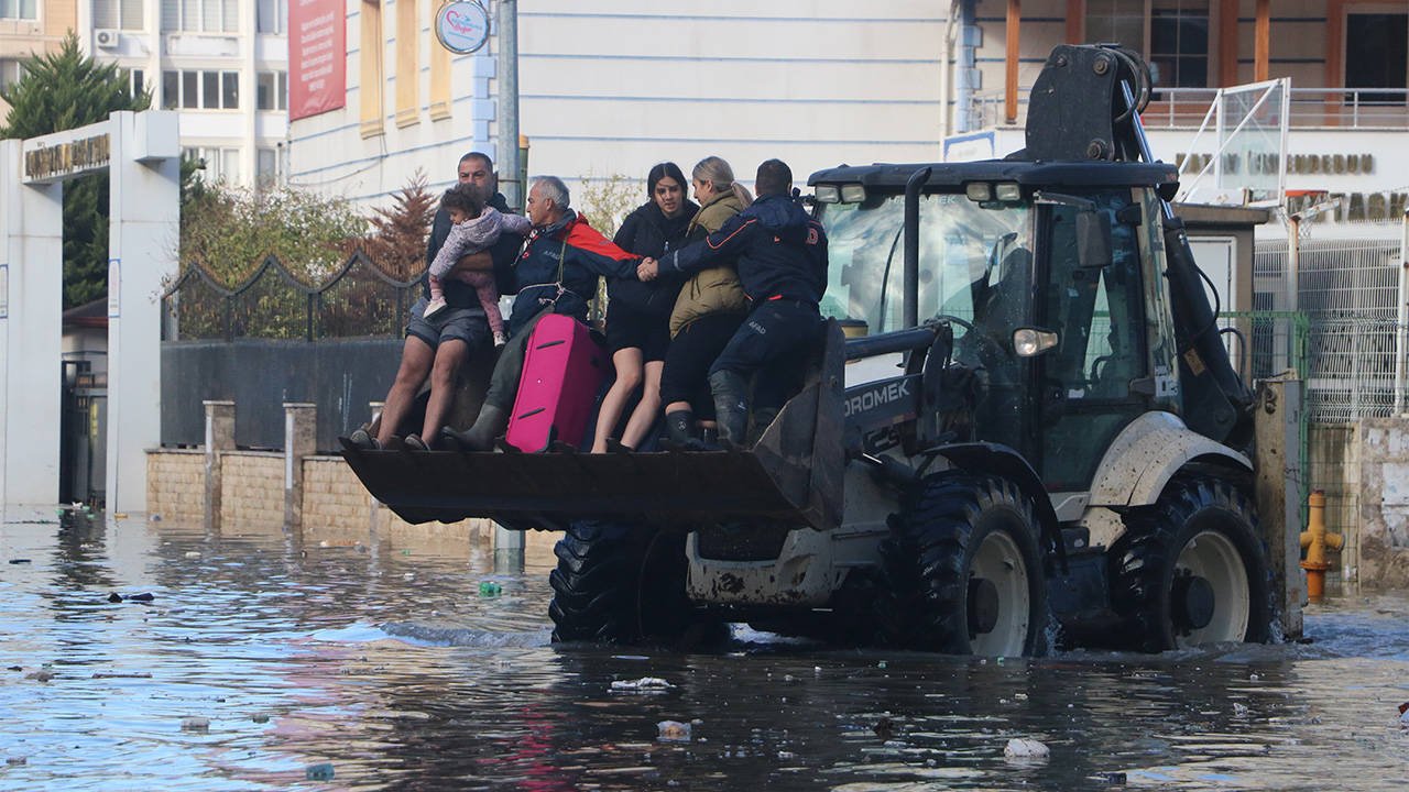 Deniz taştı 212 kişi tahliye edildi!