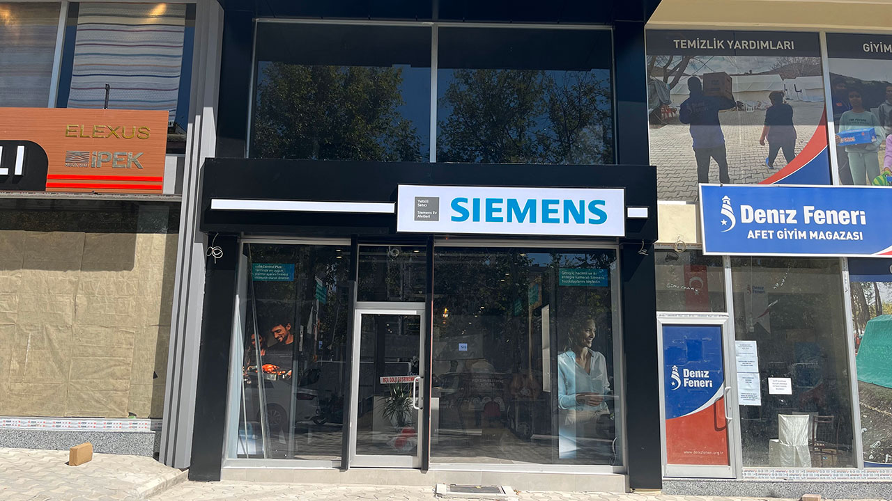 Depremde yıkılan Siemens yeni yerine taşındı