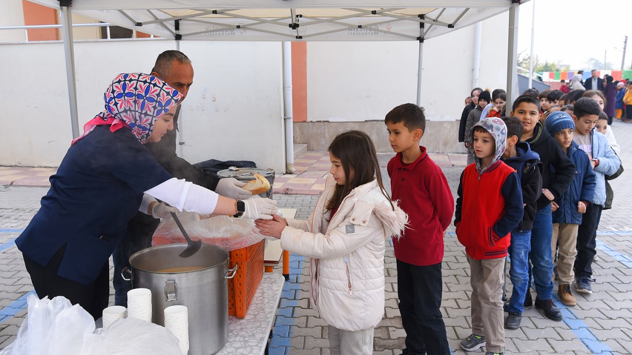 Dulkadiroğlundan Öğrencilere Çorba İkramı