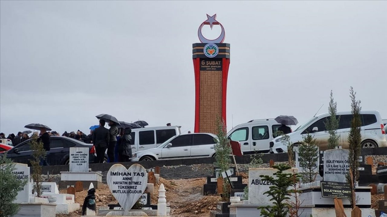 Deprem şehitleri için anıt yapıldı!