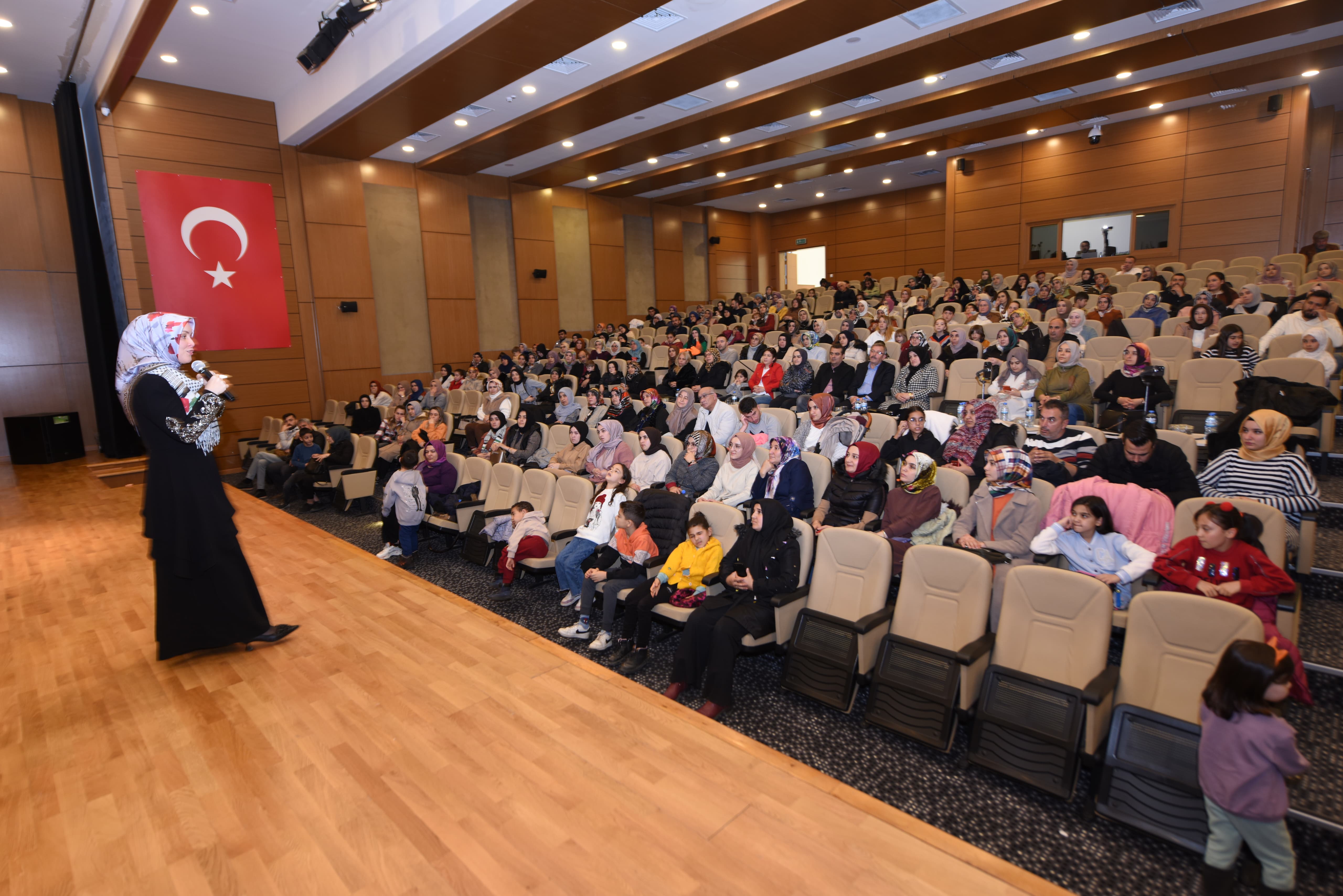 Göksun’da "Zor zamanlarda Aile olmak" konuşuldu!