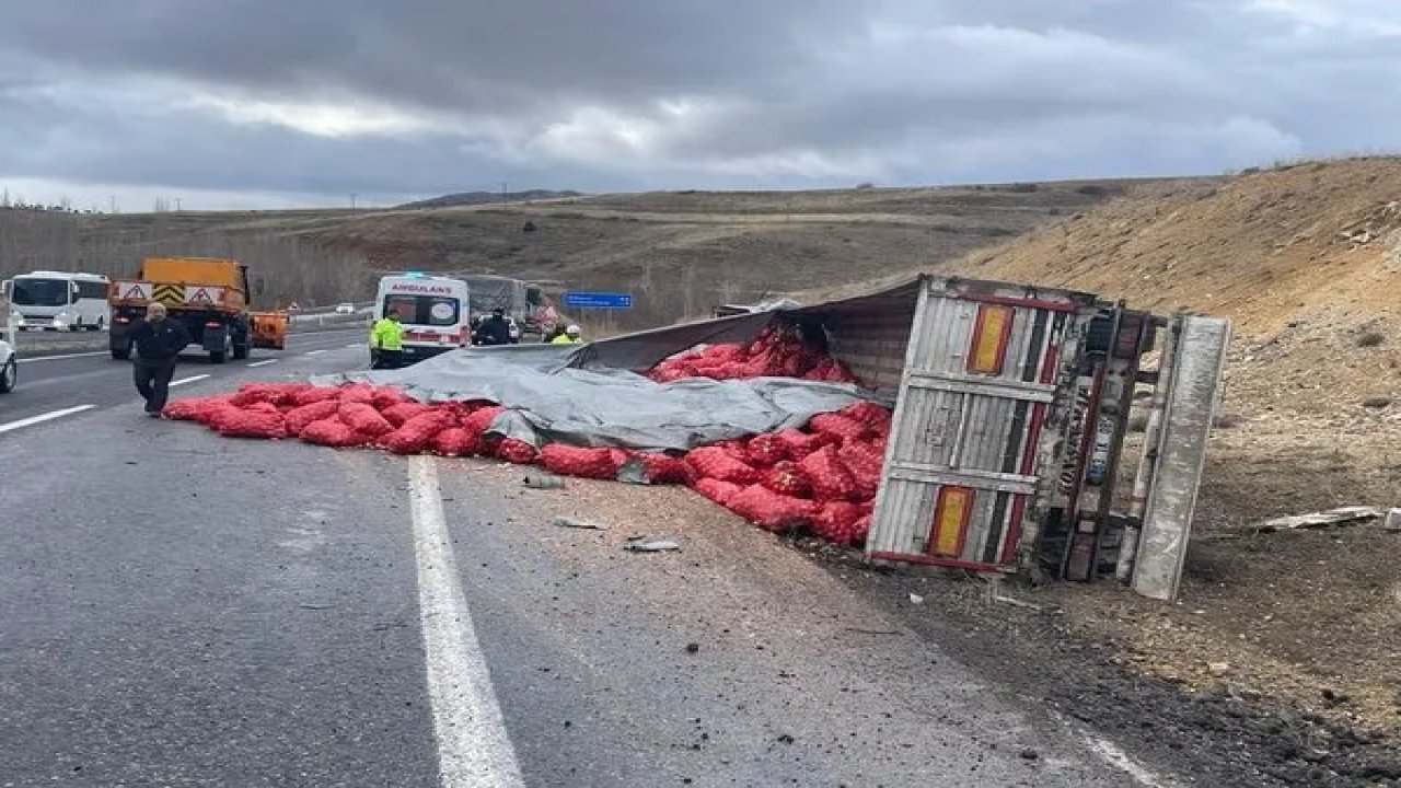 Kahramanmaraş'taki kazada tonlarca soğan ziyan oldu!