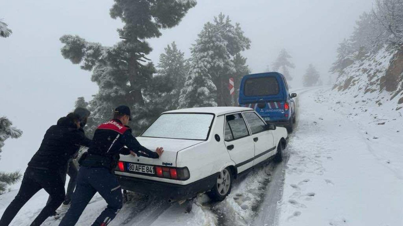 Kahramanmaraş’ta sürücülerin imdadına jandarma yetişti!