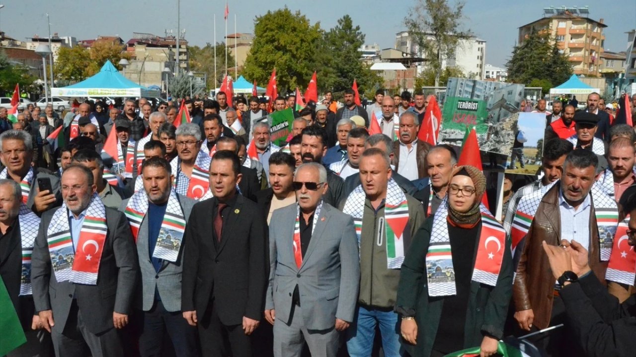 Kahramanmaraş'ta şehit askerleri anma ve Filistin'e destek yürüyüşü düzenlendi!