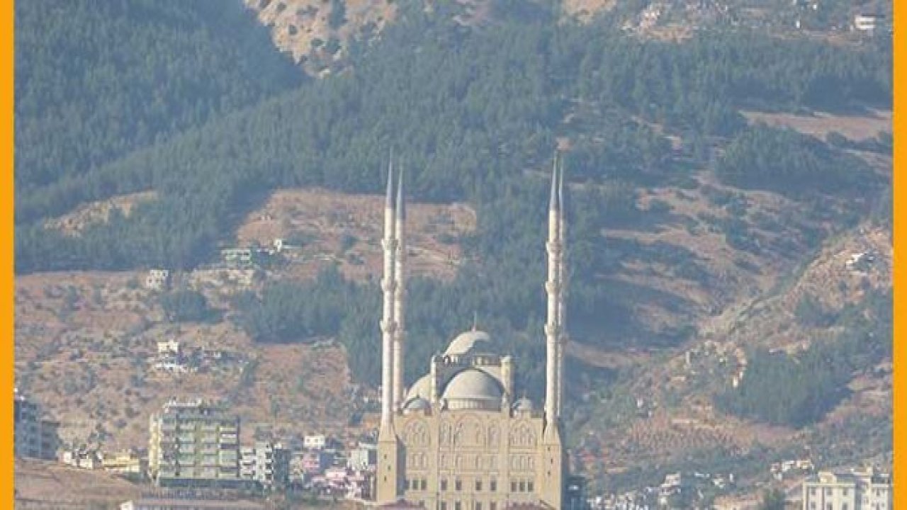 Abdulhamit Han Camii büyülüyor