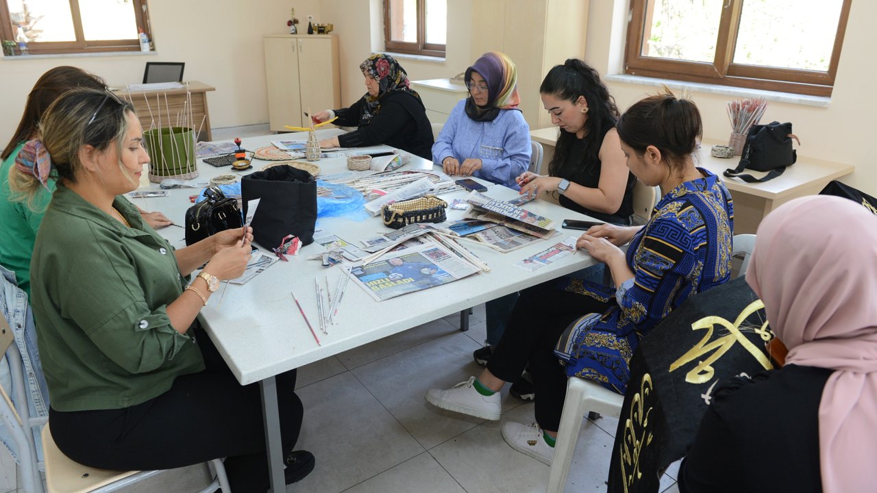 Kahramanmaraş’ta kadınlar meslek öğrenip iş sahibi oluyor!