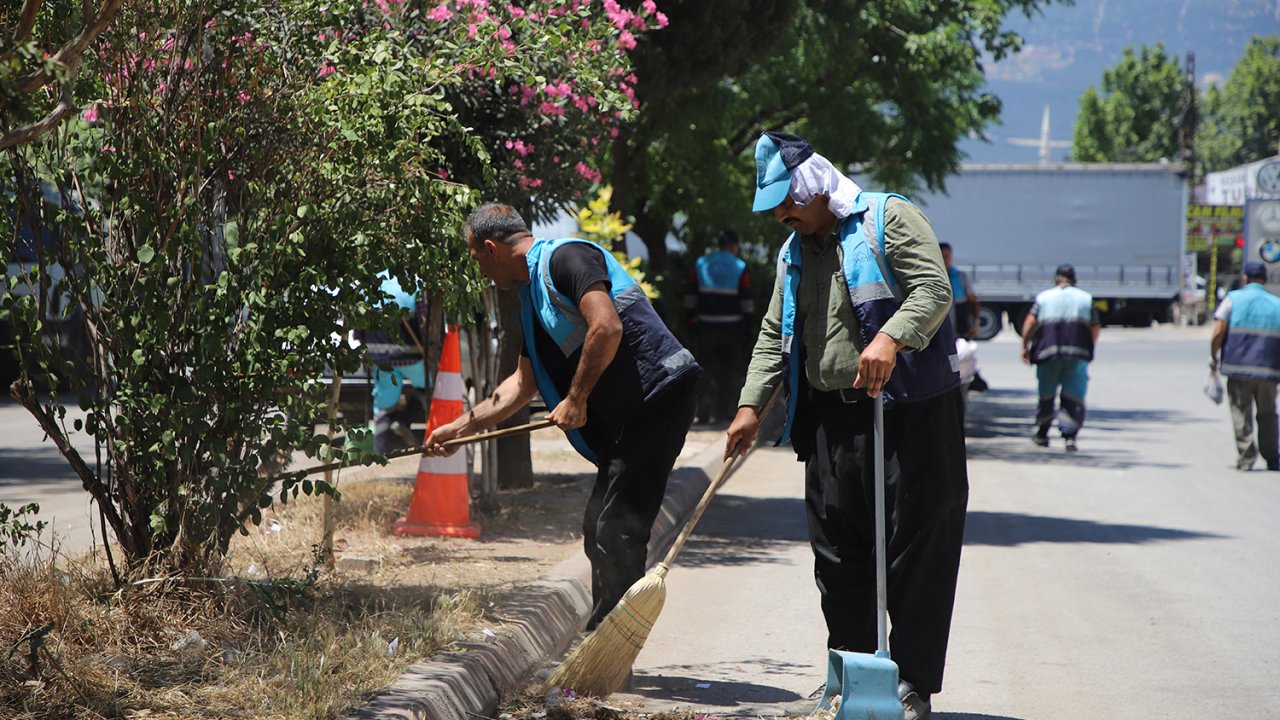 Kahramanmaraş Dulkadiroğlu Sanayi Sitesi’nde dip bucak temizliği yaptı!