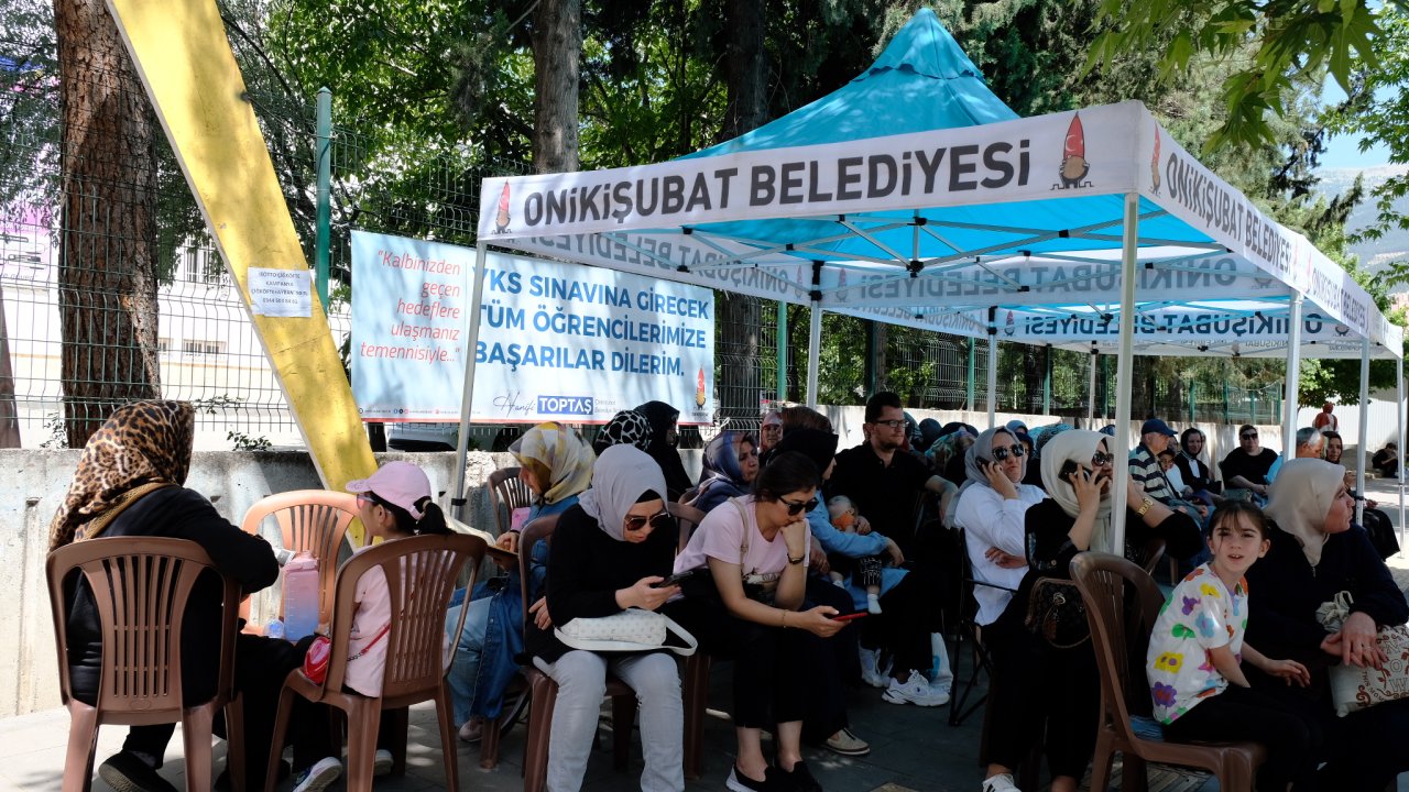 Onikişubat Belediyesi, öğrenci ve ailelerinin sınav heyecanına ortak oldu!