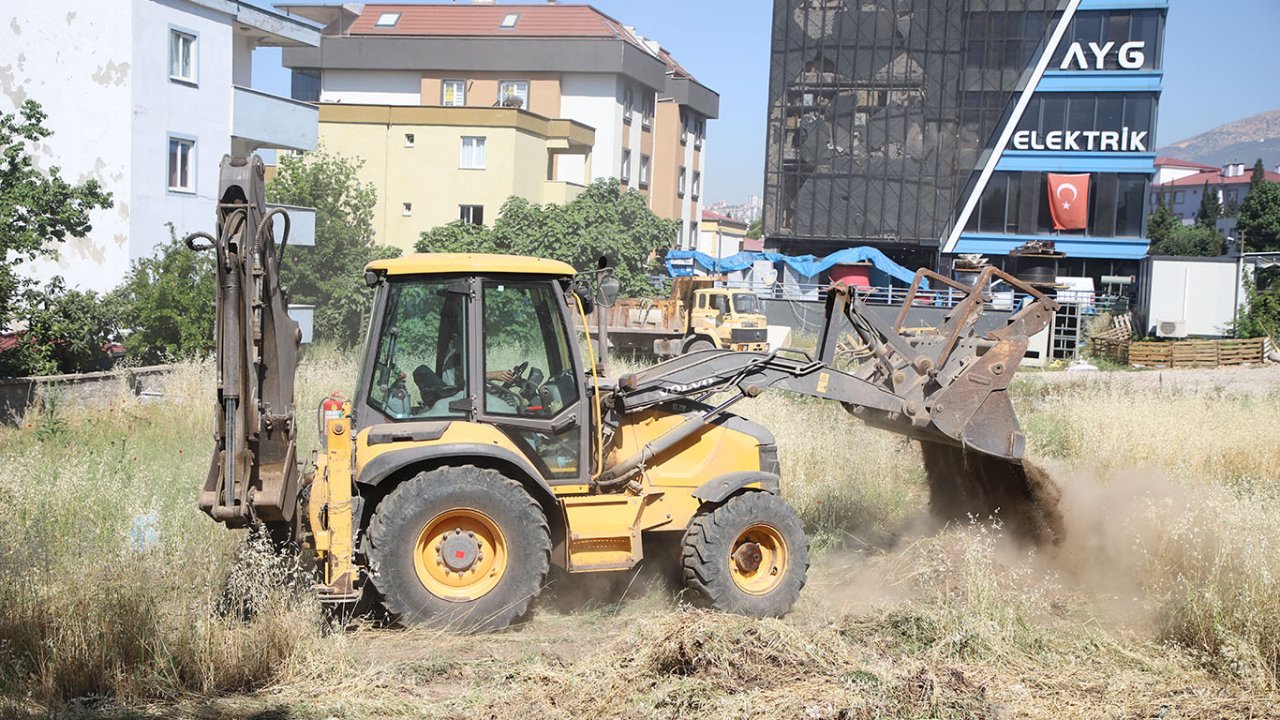 Dulkadiroğlu Belediyesi Park ve Bahçe Müdürlüğü'nden bayram hazırlığı