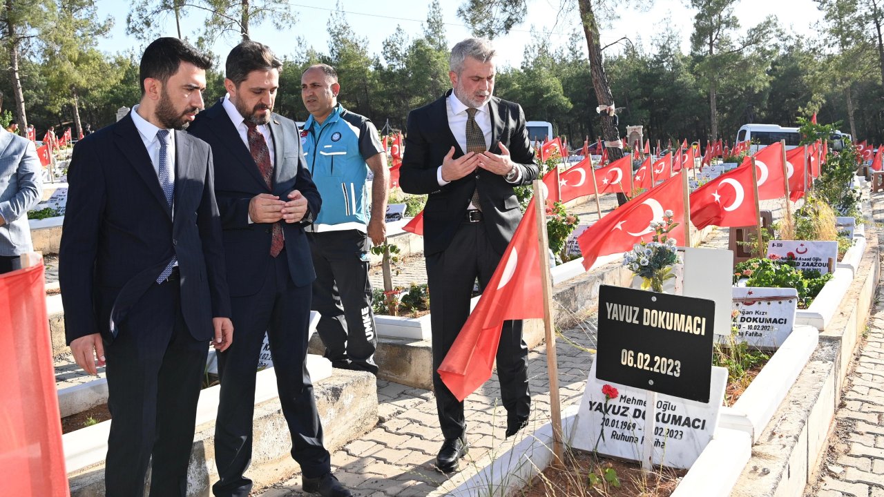 Başkan Görgel’den Bayramda Mezarlık Ziyareti