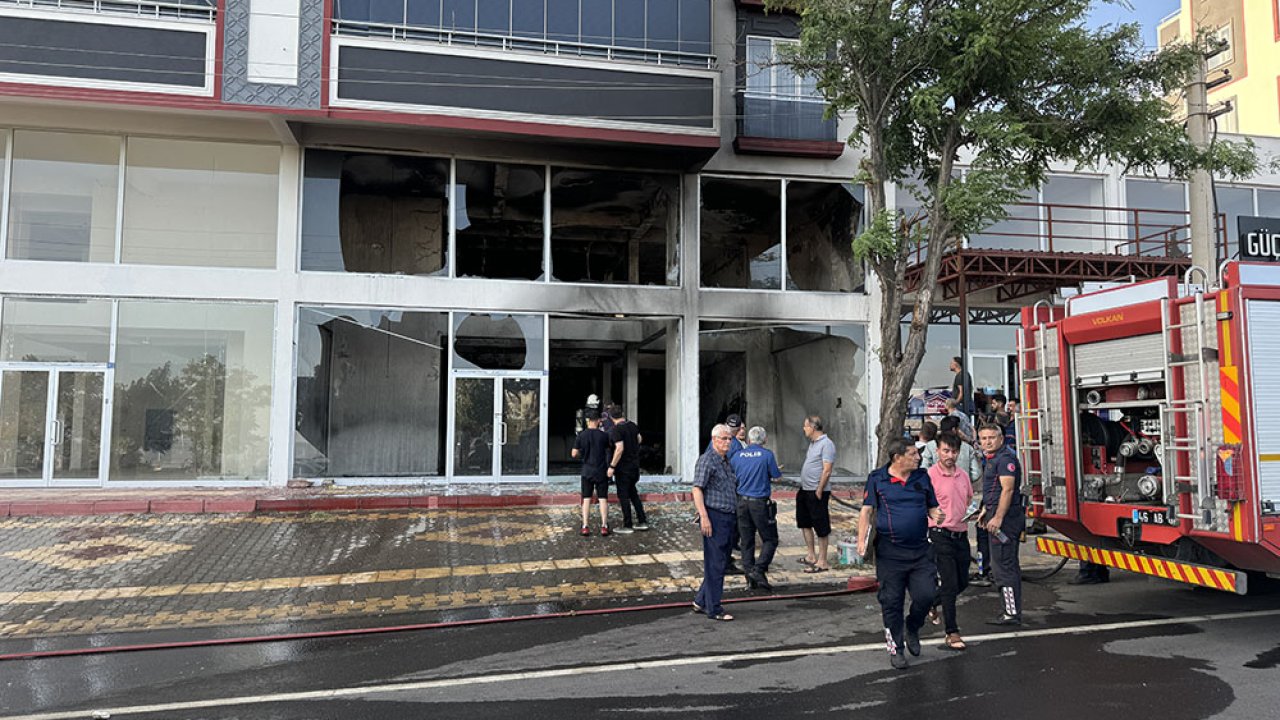 Kahramanmaraş'ta depoda yangın! Apartman sakinlerinin yüreği ağzına geldi!