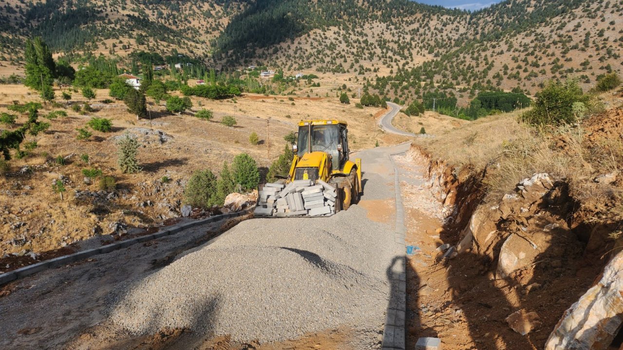 Kahramanmaraş’ta dağ taş yola kavuşuyor! Kırsalda ulaşım konforu artıyor!