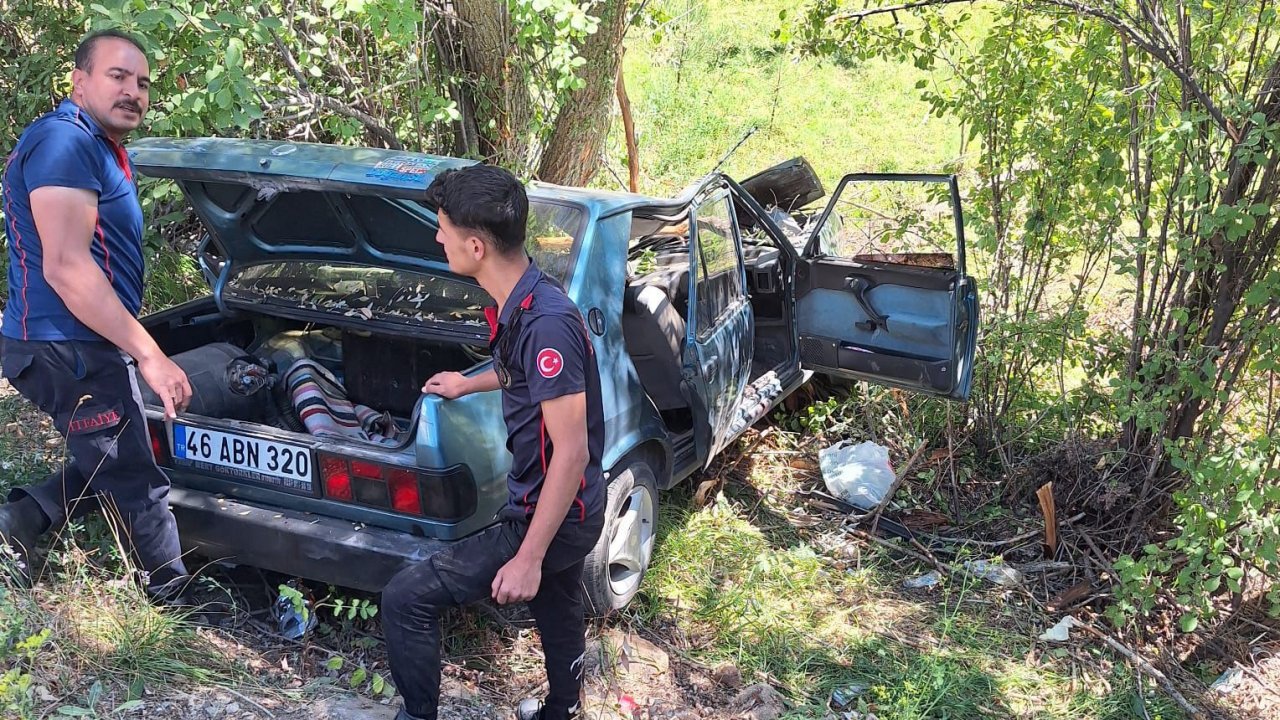 Kahramanmaraş’ta otomobil ağaca çarptı: 3 yaralı