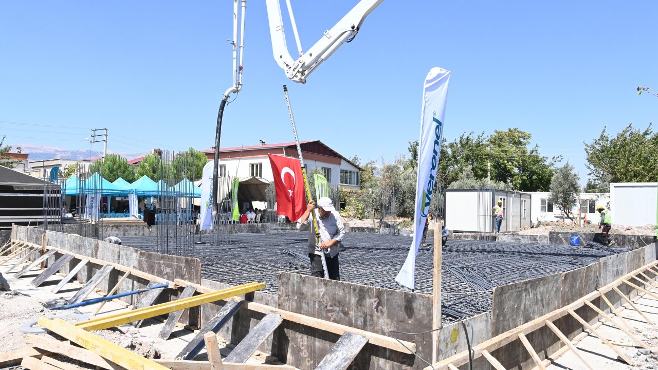 Kahramanmaraş’ta depremde yıkılan caminin temelleri atıldı!