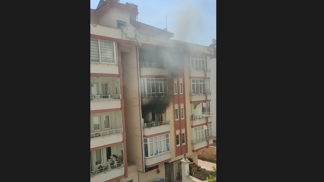 Kahramanmaraş'ta Apartmanda Çıkan Yangın Korku ve Paniğe Neden Oldu