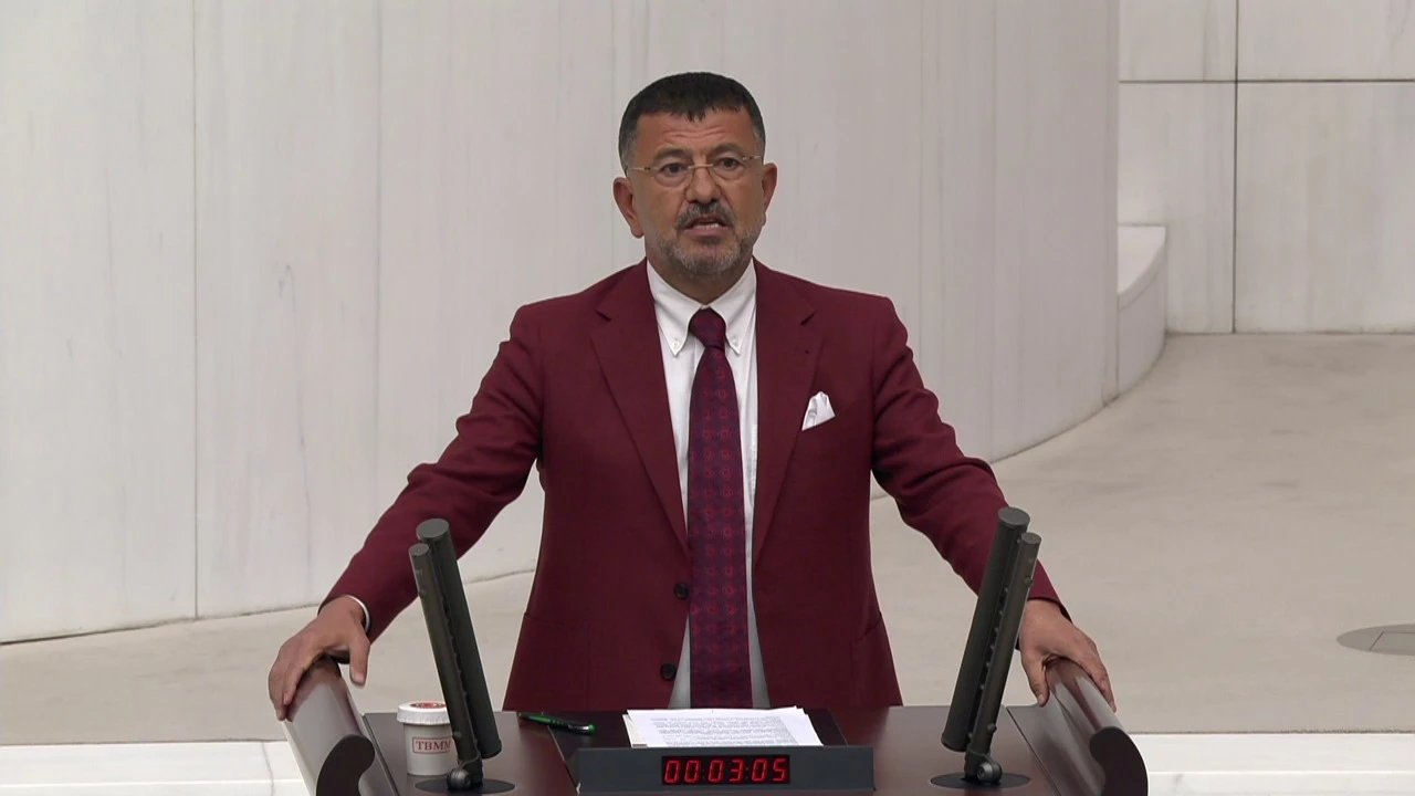 CHP'li Ağbaba, Kahramanmaraş ve deprem bölgesi için mücbir sebep halinin uzatılmasını istedi