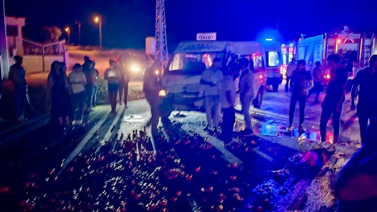 Kahramanmaraş’ta minibüs römorka çarptı! 4 ağır yaralı