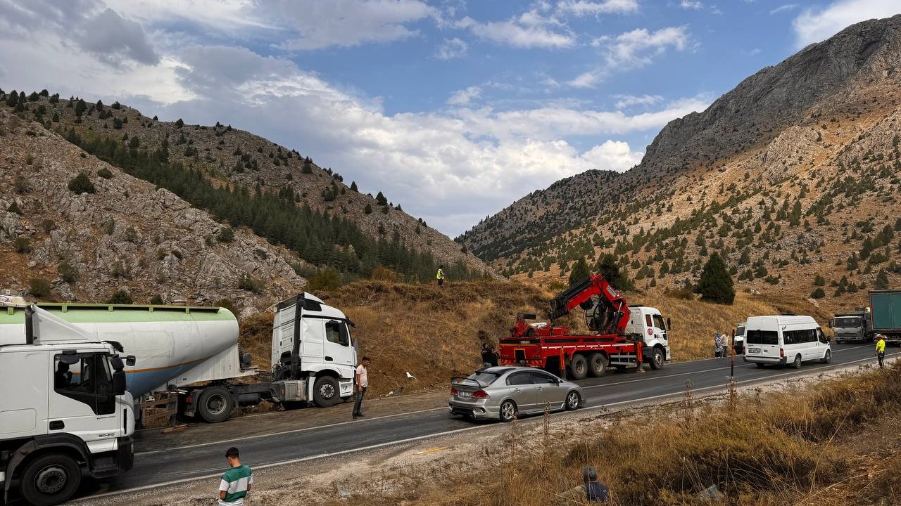 Kahramanmaraş'ta tır makas attı! Yol 2,5 saat kapandı!