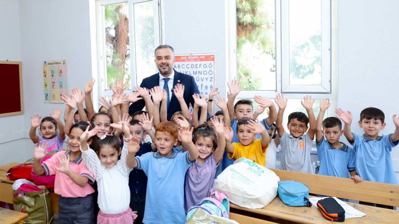 Başkan Toptaş’tan 3 bin öğrenciye kırtasiye desteği!