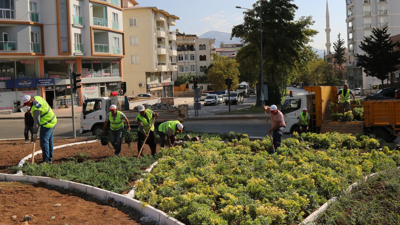 Kahramanmaraş’ta Belediye ekiplerinden şehre yeşil dokunuşlar!