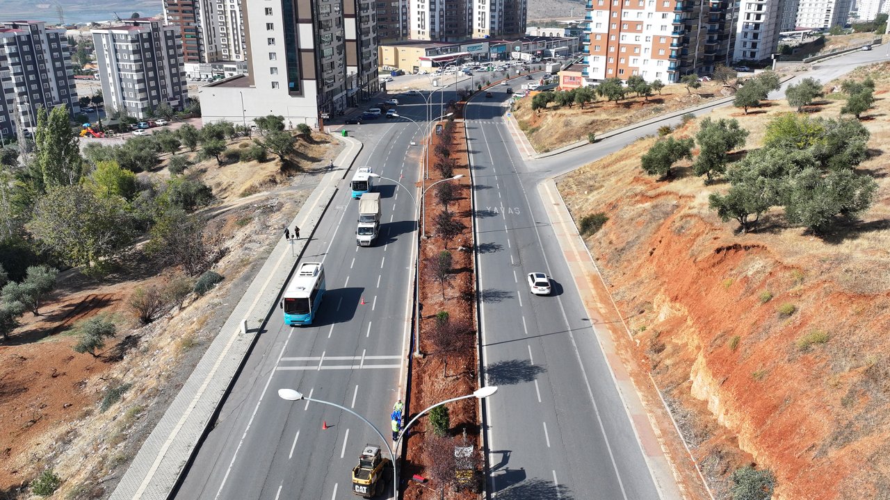 Kahramanmaraş'ta Turgut Özal Bulvarı Yeşilleniyor!