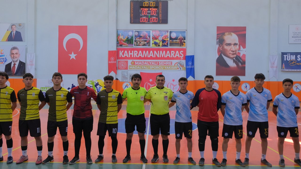 Cumhuriyet Spor Şöleni’nde futsal heyecanı başladı!