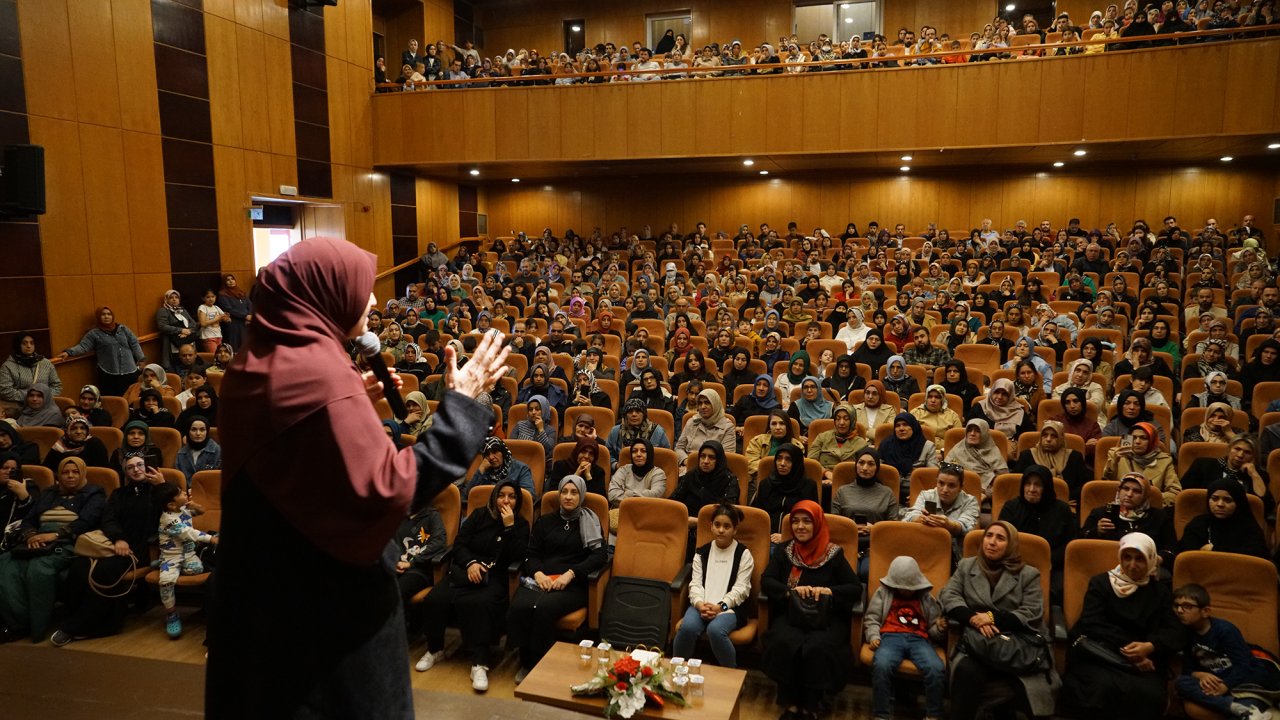 Aile Danışmanı Erdim, Ebeveyn - Çocuk İlişkisine Işık Tuttu