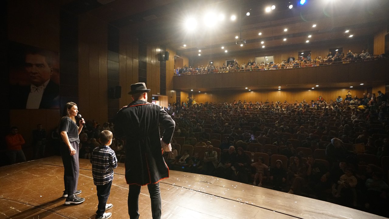 Çocuklar Hafta Sonu Büyükşehir’in Gösterisinde Çok Eğlendi