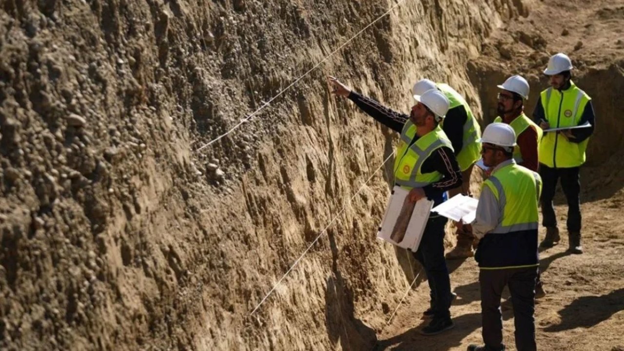 Deprem avcıları 25 diri fay yakaladı: 11 bin yıllık izler var