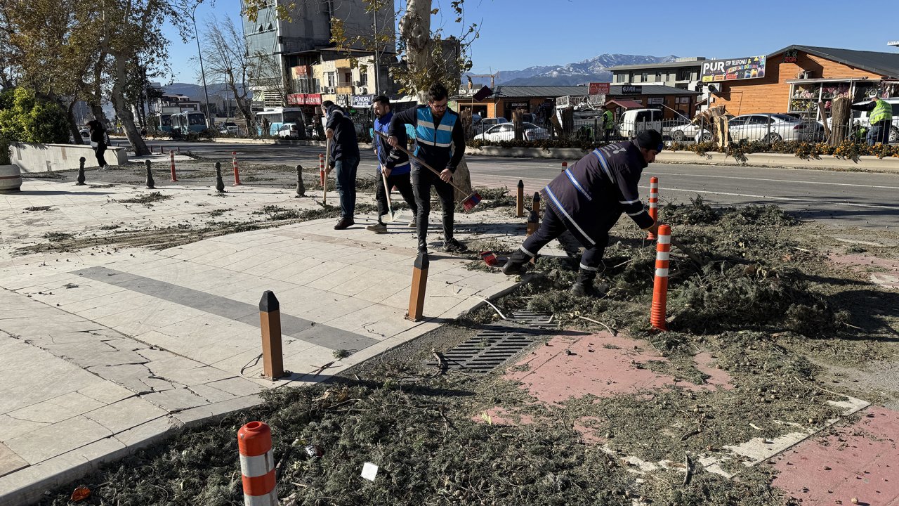 Fırtınanın yıktığı Kahramanmaraş’ta temizlik çalışması başladı!