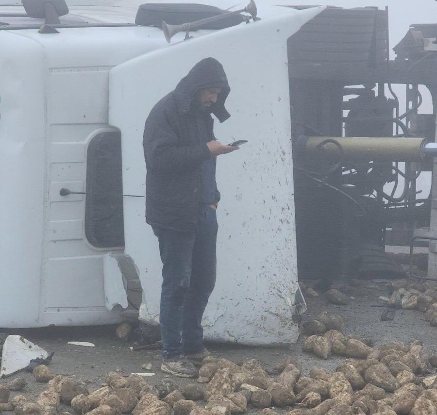 Kahramanmaraş'ta Pancar Yüklü Tır Devrildi!