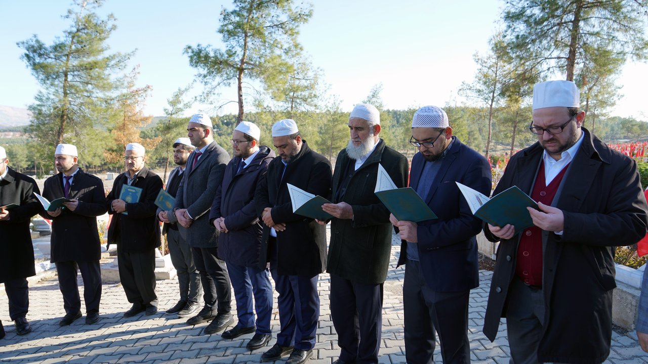 Kahramanmaraş’ta deprem şehitleri için hatim programı başladı!