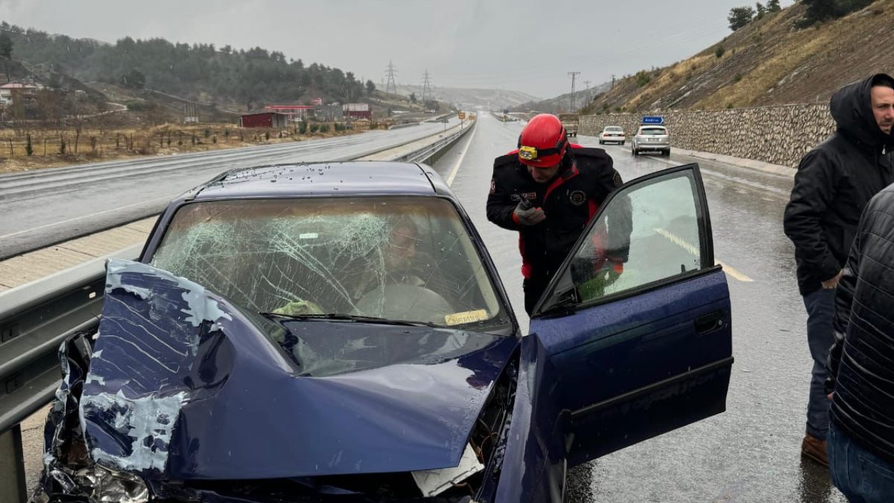 Kahramanmaraş-Kayseri yolunda trafik kazası! 2’si ağır 4 yaralı