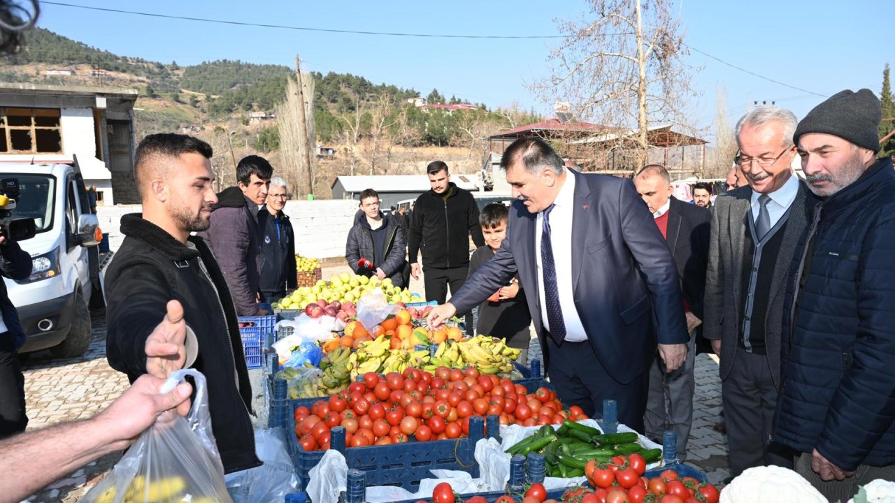 Türkoğlu Yeşilyöre’de Pazar heyecanı! Başkan Karaca’ya teşekkür