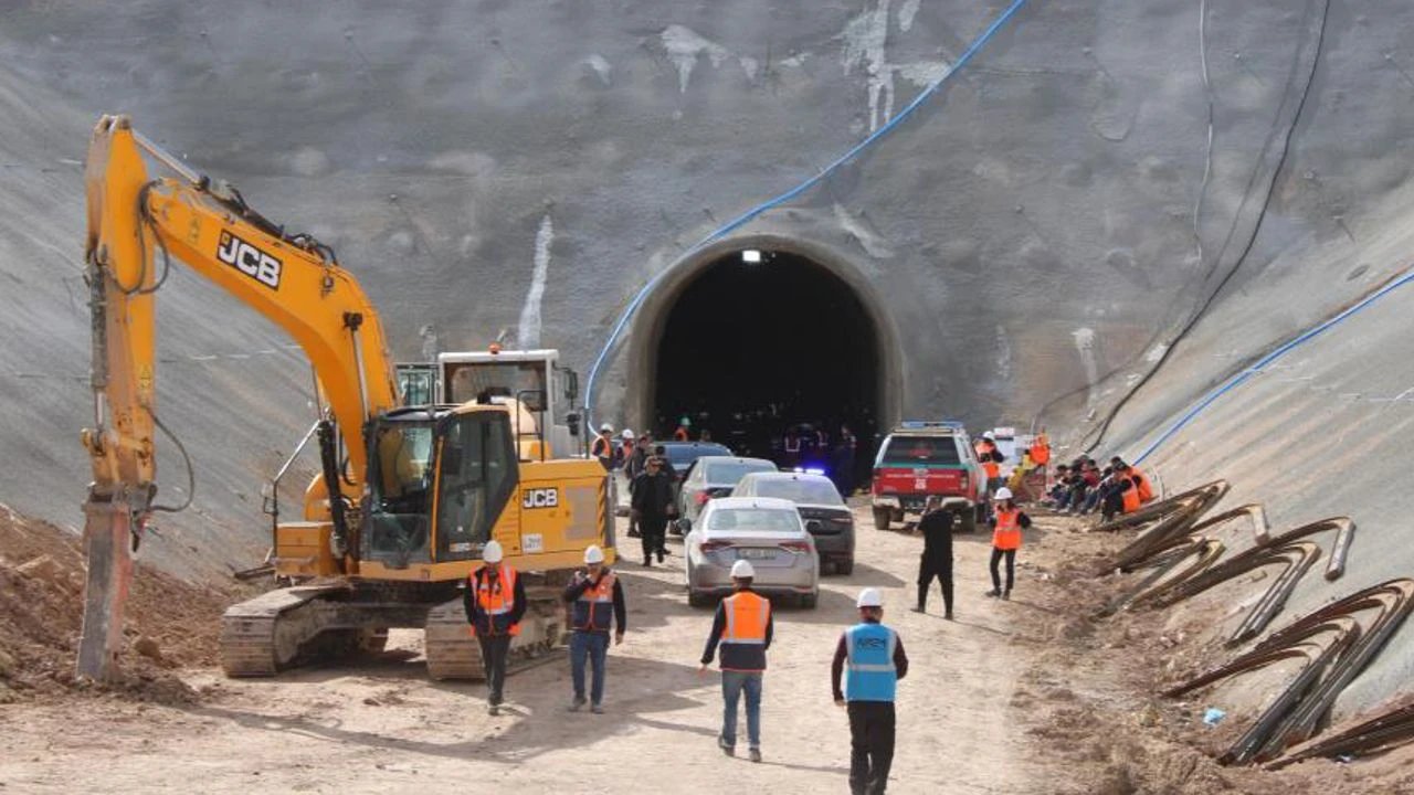 Kayseri'de tünel inşaatında göçük: Ölü ve yaralılar var