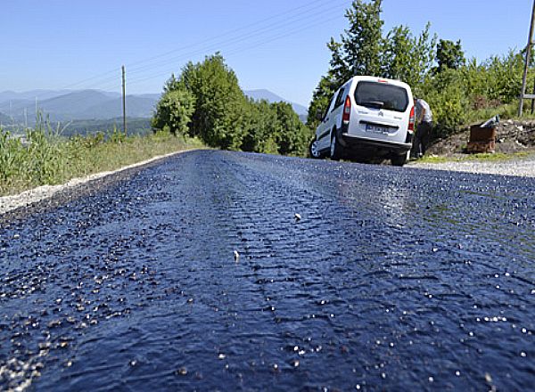 Sıcaklık 40 Derecenin Üzerine Çıktı Asfalt Eridi