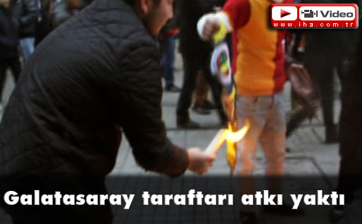 Galatasaray taraftarı atkı yaktı