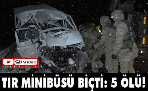 TIR ile minibüs çarpıştı: 5 ölü