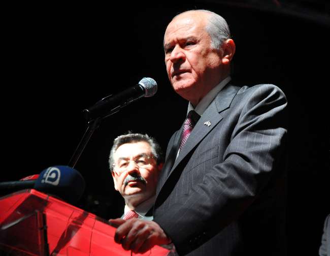 Bahçeli Topa Tuttu